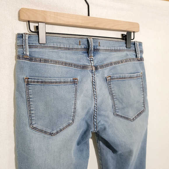 Free People Low-rise, light wash Skinny Jeans, size 26 - Picture 5 of 8